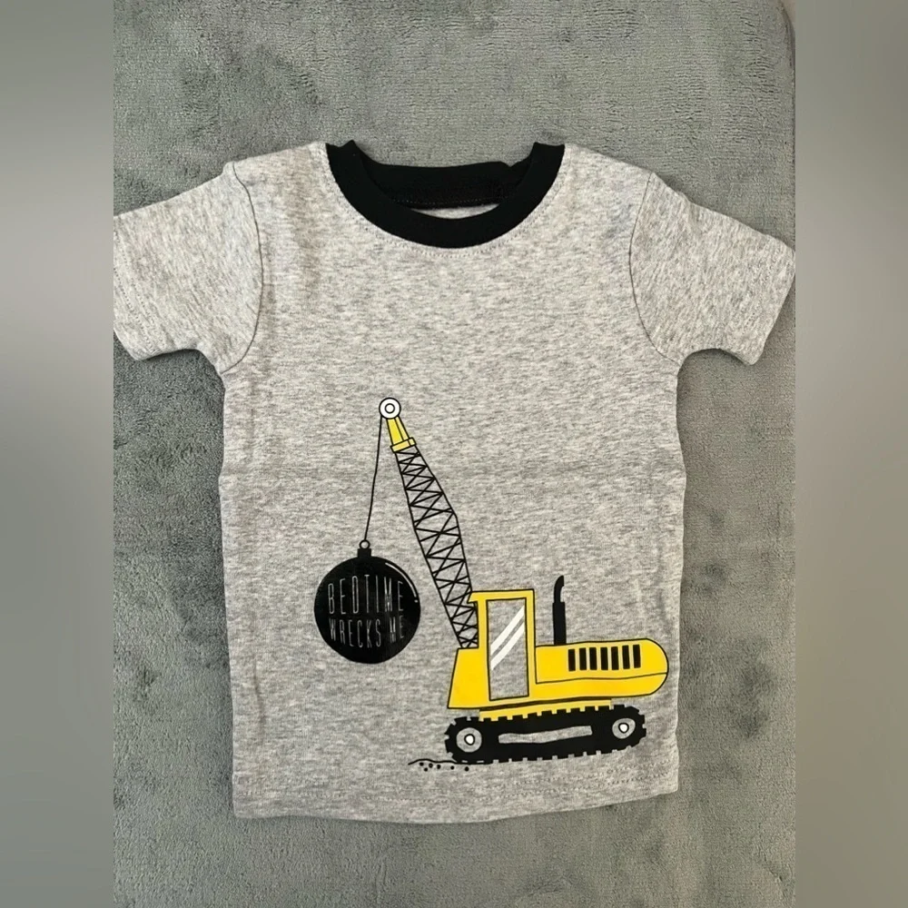 Carter’s boy shirt size 18months. Like New